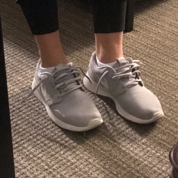 Nike shoes - Picture 4 of 4